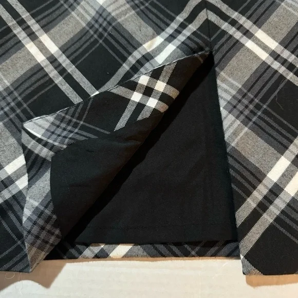 White house Black Market plaid skirt. - Picture 4 of 4